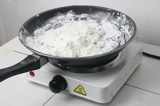 چرا خمیر هنگام ورز دادن خرد می‌شود