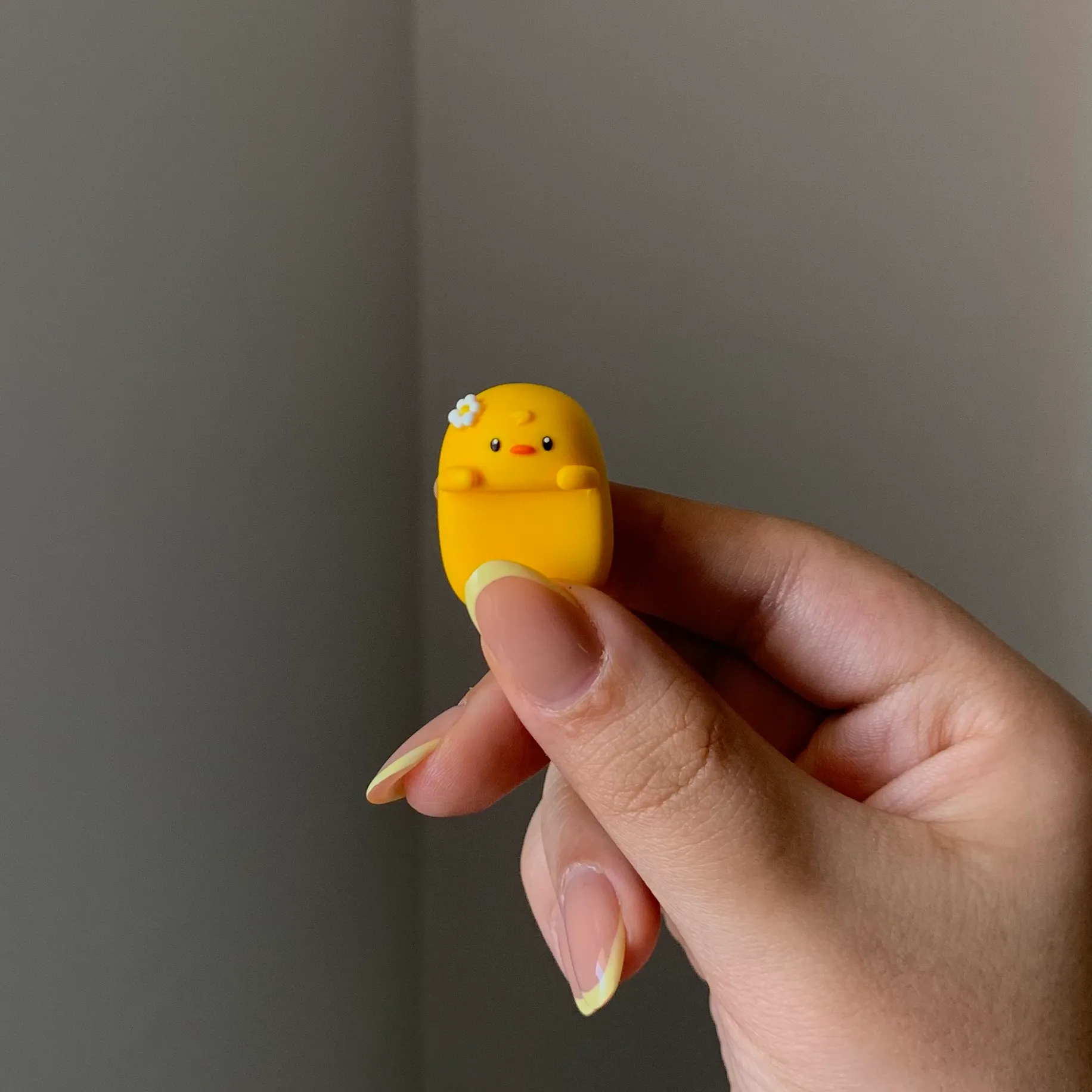 چسبونک گوشی و لپتاپ خمیری جوجه بابونه